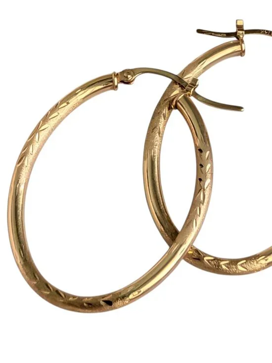 14K Yellow Gold Oval Hoop Earrings Diamond Cut Classic Medium Leightweight - Picture 9 of 10